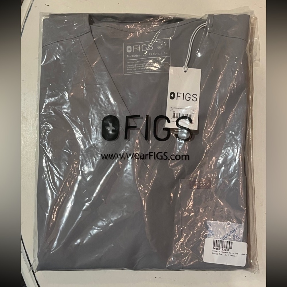 Figs scrub top